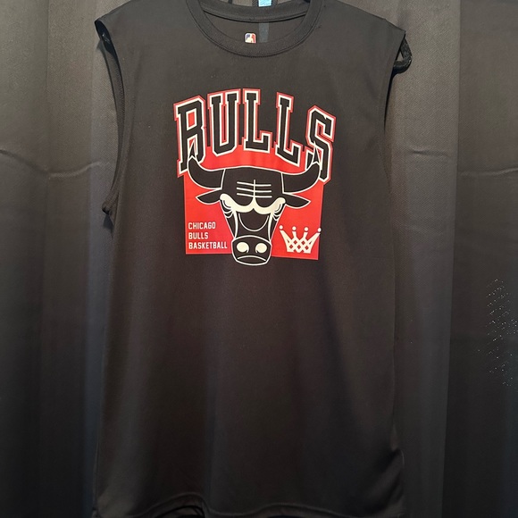 Men’s BULLS Tshirt - Picture 1 of 3